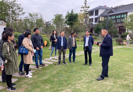 嘉兴学院建筑工程学院院长王恩茂一行访问桐升公司